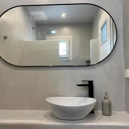 3 Bedroom House Included Car Rental-heated Jacuzzi Perissa (Santorini)