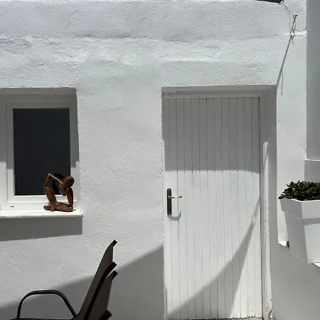 3 Bedroom House Included Car Rental-heated Jacuzzi Appartamento Perissa (Santorini)