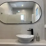 3 Bedroom House Included Car Rental-heated Jacuzzi Perissa (Santorini)