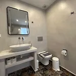 3 Bedroom House Included Car Rental-heated Jacuzzi Perissa (Santorini)