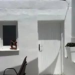 3 Bedroom House Included Car Rental-heated Jacuzzi Apartament Perissa (Santorini)