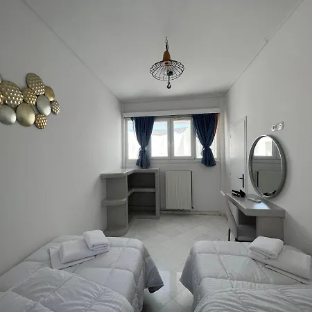 3 Bedroom House Included Car Rental-heated Jacuzzi Apartment Perissa (Santorini)