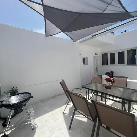 Apartment 3 Bedroom House Included Car Rental-heated Jacuzzi