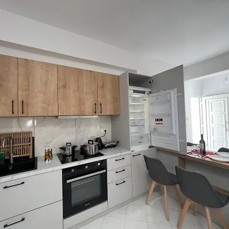 Apartment 3 Bedroom House Included Car Rental-heated Jacuzzi Perissa (Santorini)